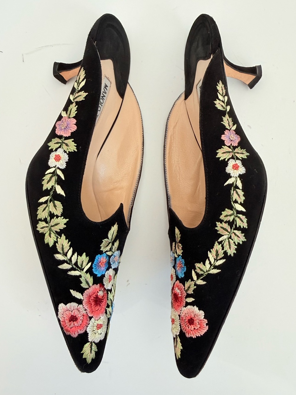 Vintage Manolo Blahnik Black Suede Floral Embroidered Mules Heels 38 - Picture 4 of 9